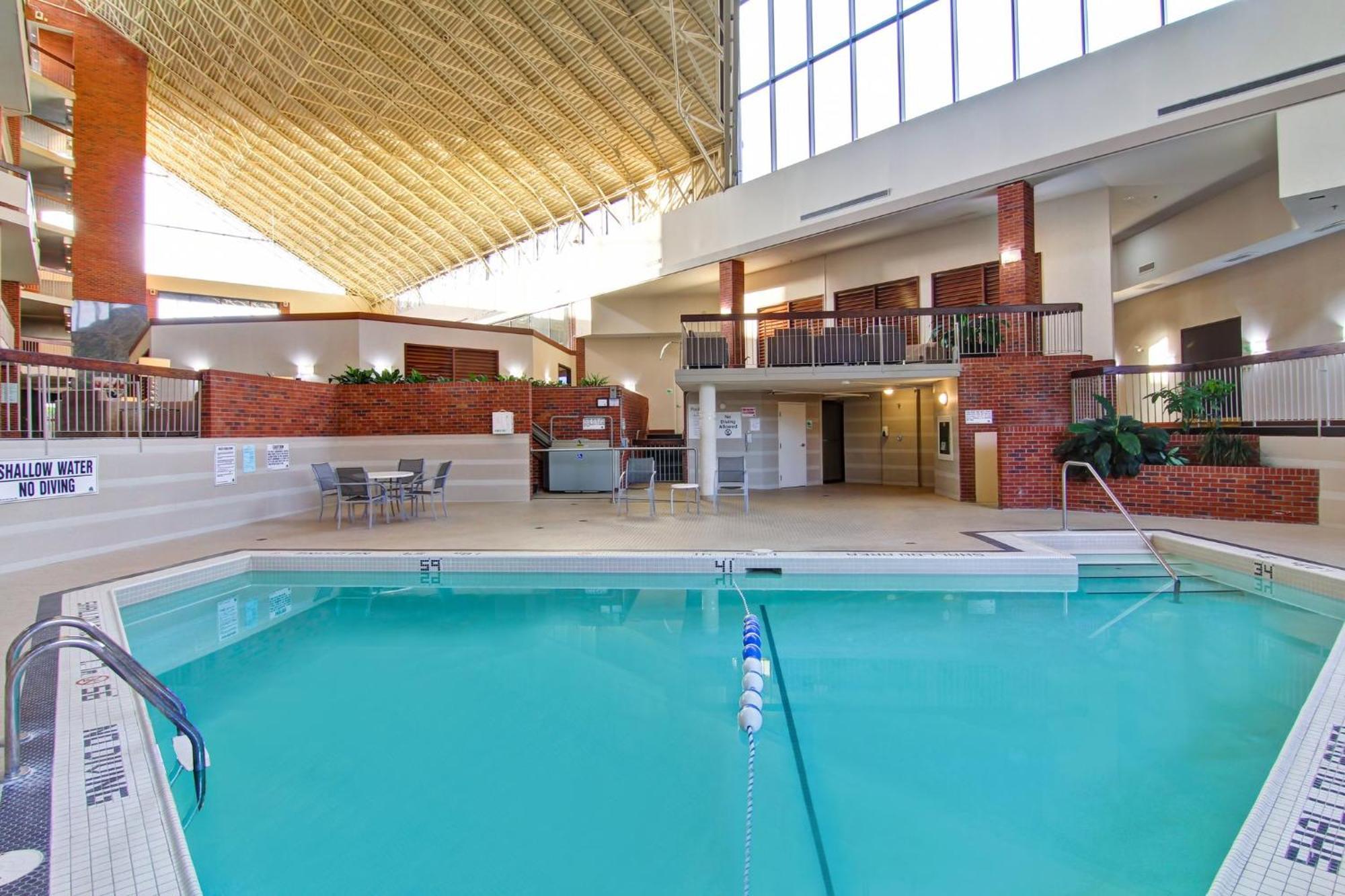 Holiday Inn Oakville Centre By Ihg Εξωτερικό φωτογραφία